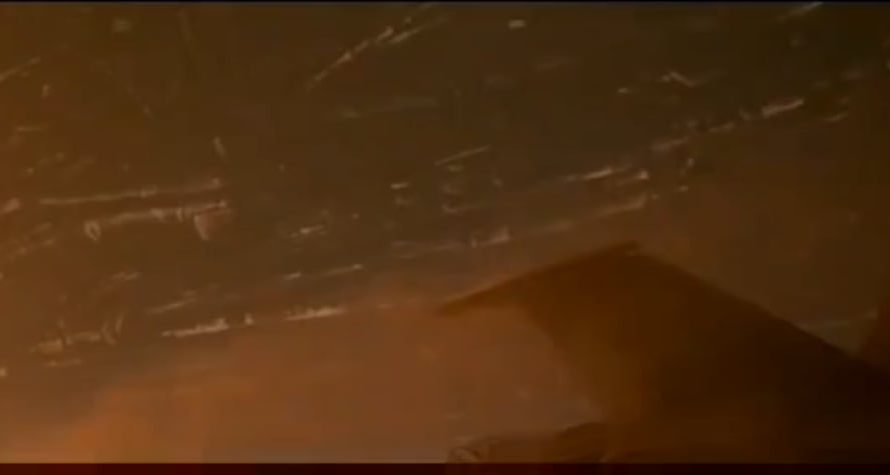 The original filmed ending of Independence Day is so ridiculously comedic and unbelievable that test audiences kept laughing, so they studio changed it last minute.