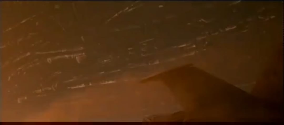 The original filmed ending of Independence Day is so ridiculously comedic and unbelievable that test audiences kept laughing, so they studio changed it last minute.