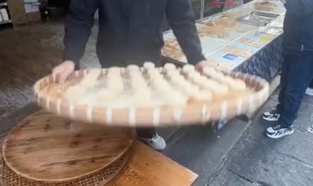 The way he flips his food