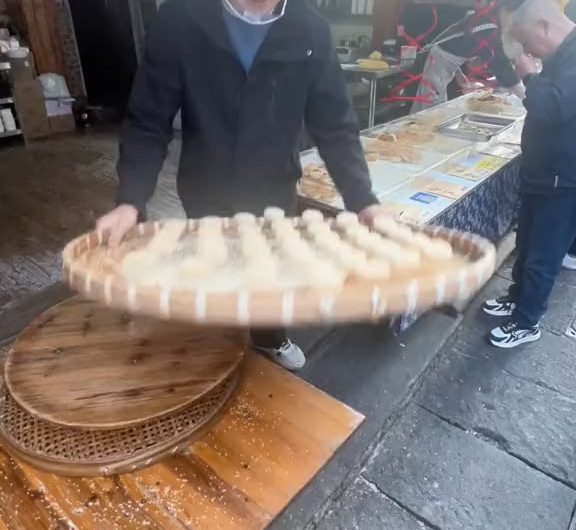 The way he flips his food