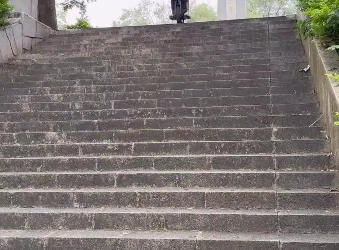 The way he just flows down the steps..