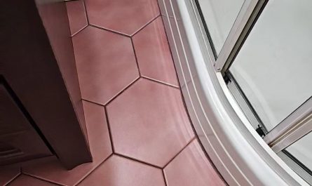 The way my Swiffer fits between the shower and cabinet