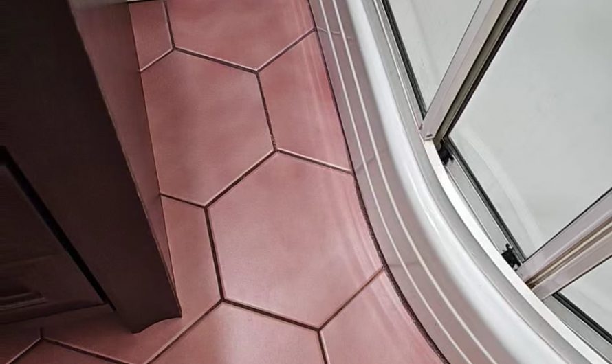 The way my Swiffer fits between the shower and cabinet