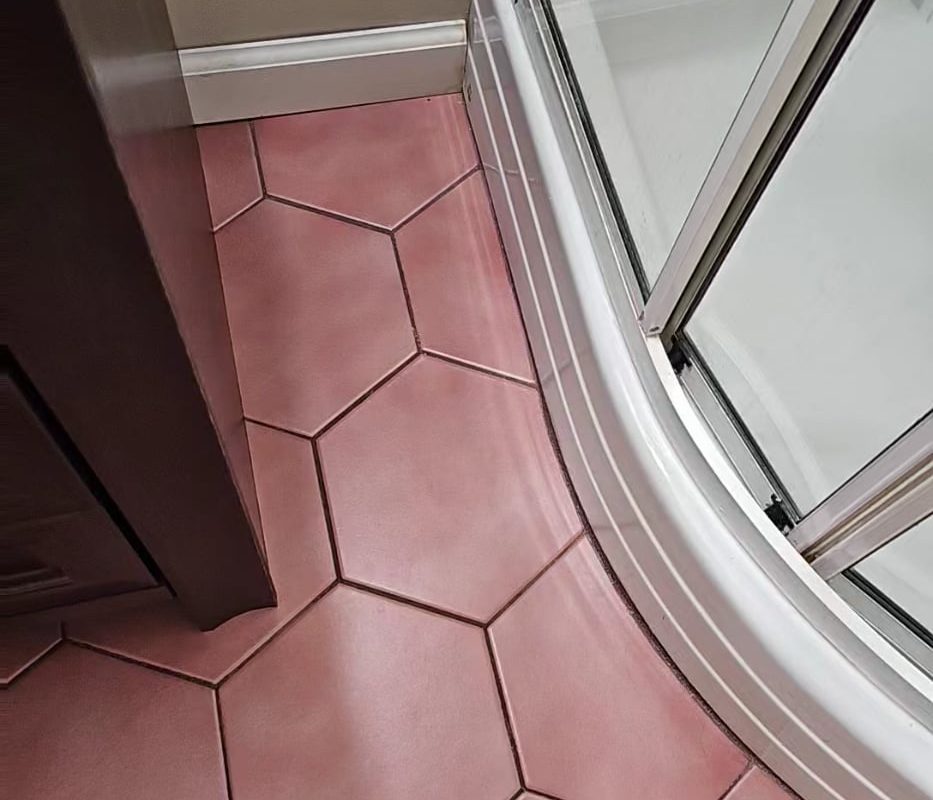 The way my Swiffer fits between the shower and cabinet