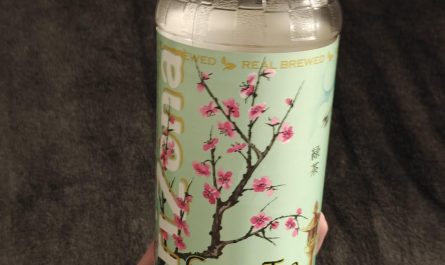 The way the seam lines up with the branch