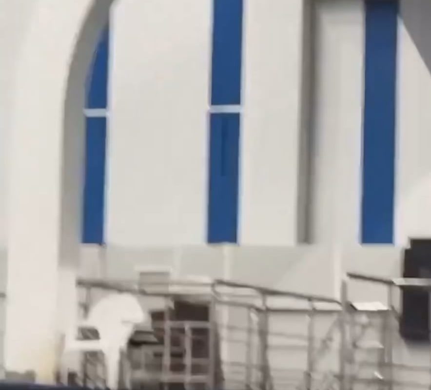 This 6 year old mastered “zero splash diving”