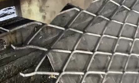 This is how a net fence is made