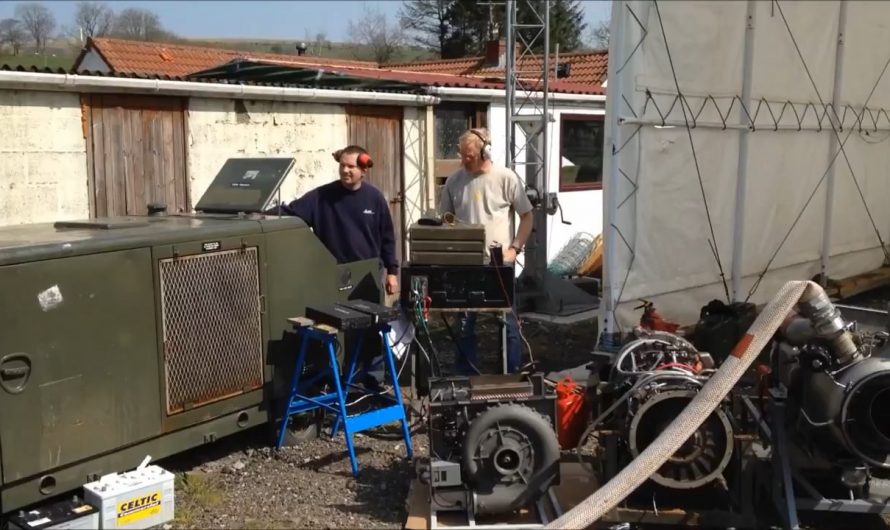 This man has a fully functional Boeing 747 Rolls-Royce RB211 engine in his backyard. (@gasturbine101)