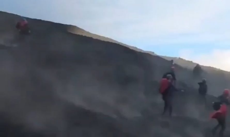 Tourists flee as Mt. Etna erupts