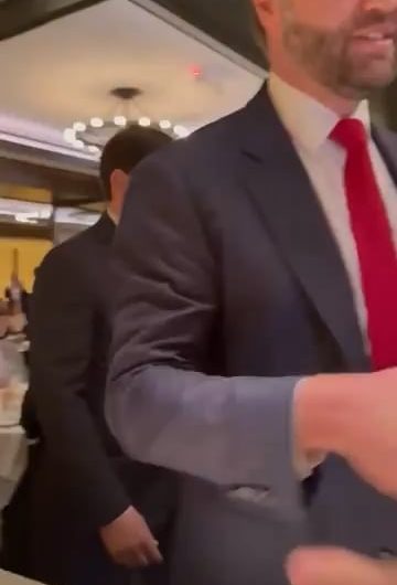 Trumps first time going out to eat at a DC restaurant and finds out regular people hate him