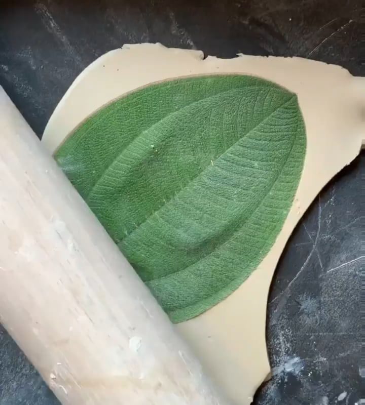 Turning flower impressions into beautiful ceramics