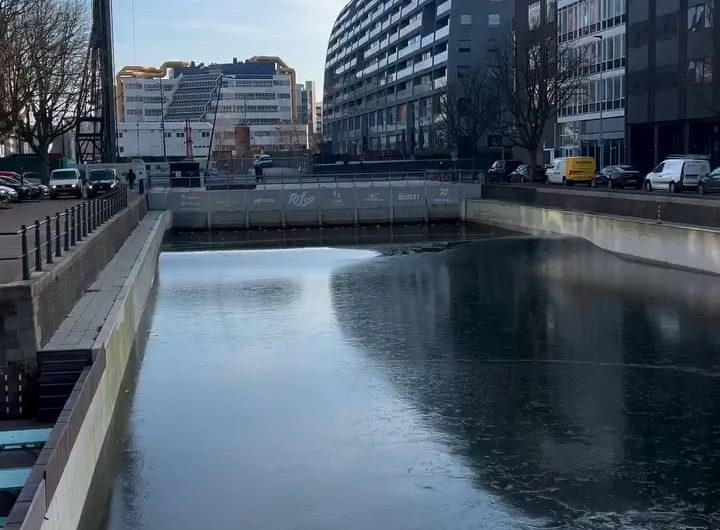 Unfreezing a frozen wavepool