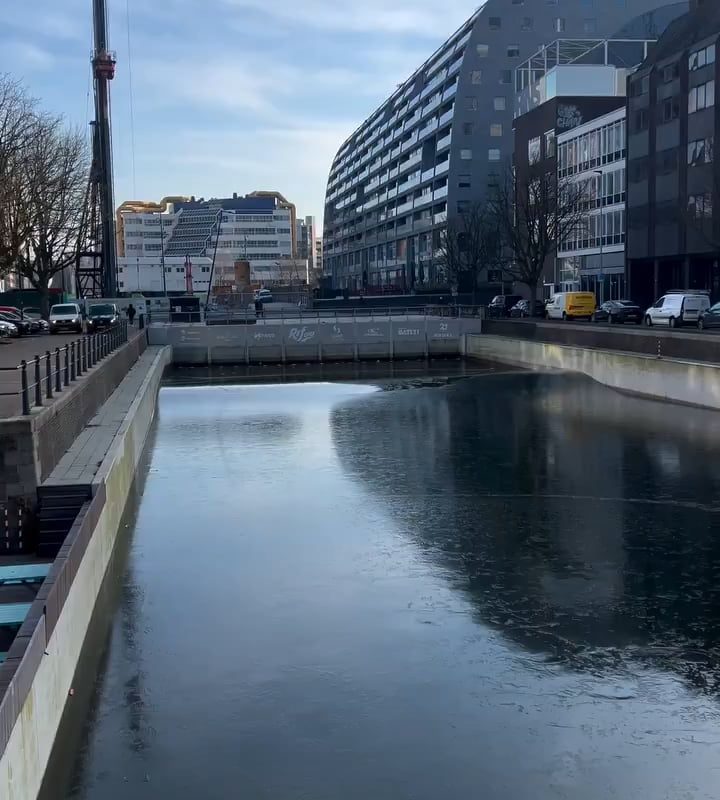Unfreezing a frozen wavepool