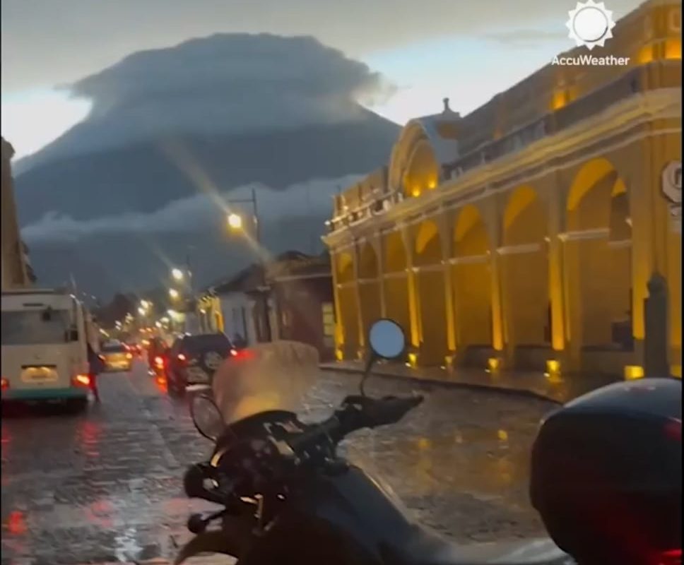 Upward lightning Volcano de Agua, Guatemala