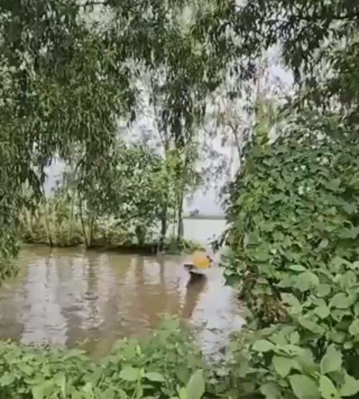 Vietnamese delivery via speedboats takes things to a whole new level