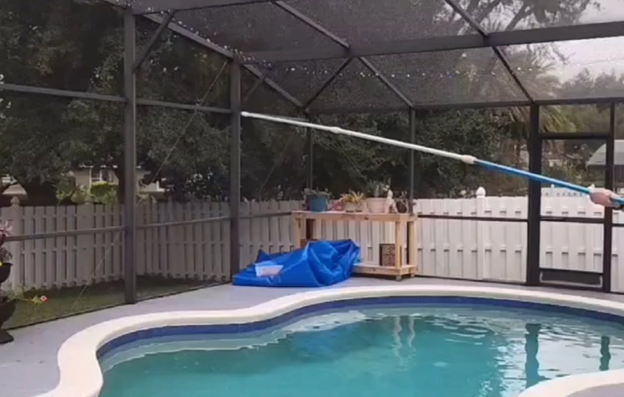 Water drop (slow motion)