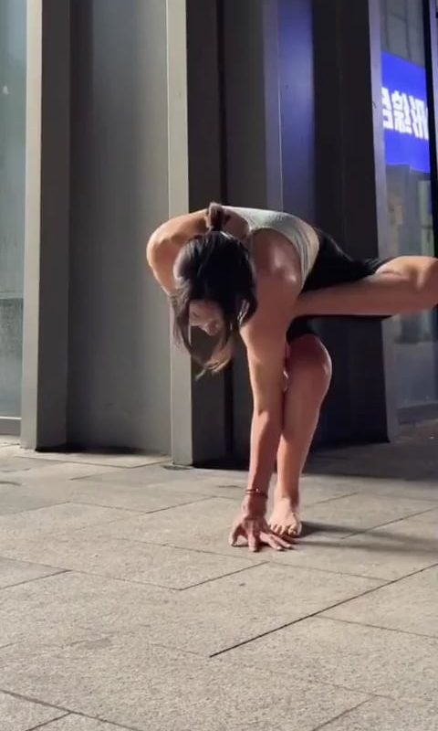 What the actual hell 😲