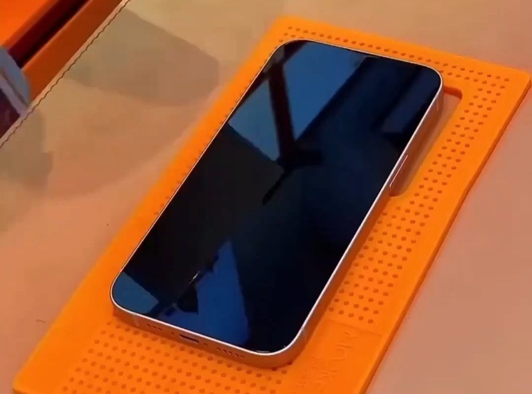 applying a screen protector to a phone