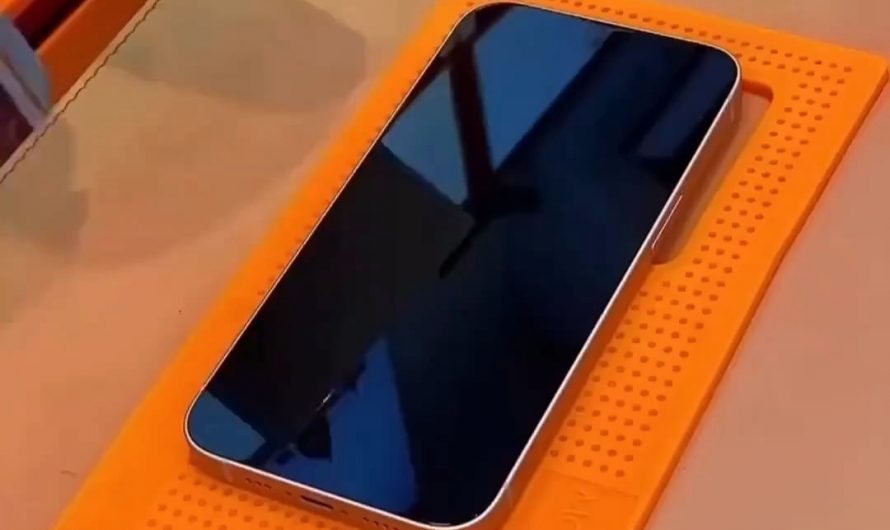 applying a screen protector to a phone