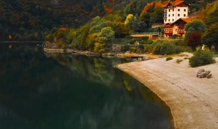 lago di molveno — arguably the best lake in northern italy. at the foot of the unesco brenta dolomites, 4000-year-old glacial waters, fed by underground springs, water maintains exceptional purity and surprising turquoise colors throughout the year