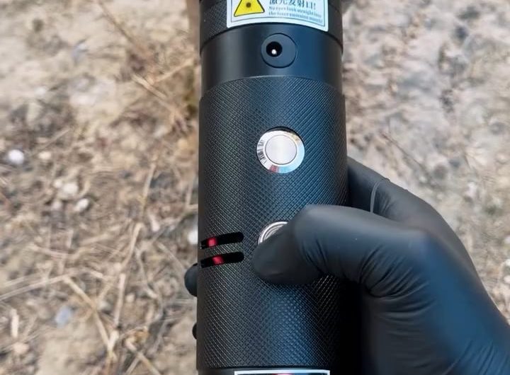 100-watt laser igniter cutting blade used for precision cutting.