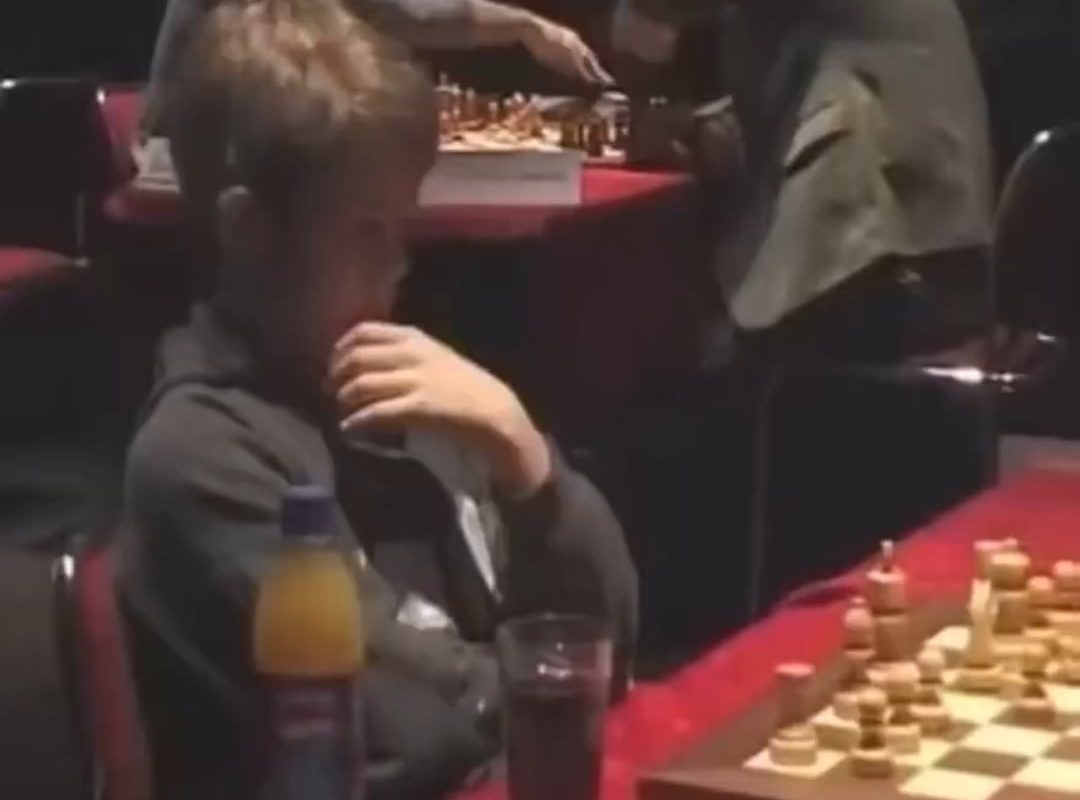 13-year-old Magnus Carlsen gets bored against the Chess Legend Kasparov in 2004.