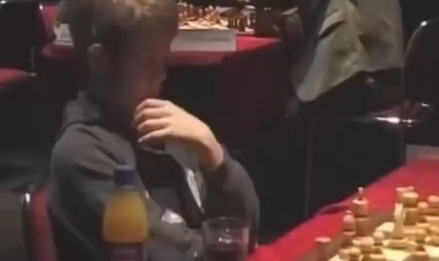 13-year-old Magnus Carlsen gets bored against the Chess Legend Kasparov in 2004.