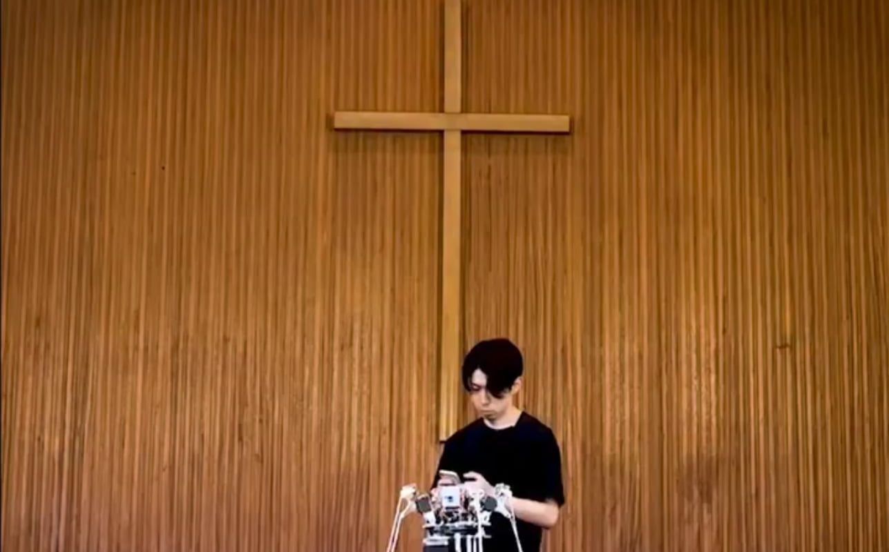 Spinning threads at high speed