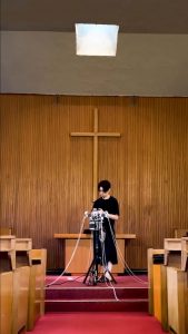 Spinning threads at high speed