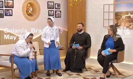 A Brazilian nun is goin viral after beatboxing on national TV. 📺
