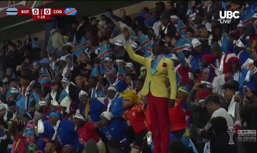 A DRC supporter stands in tribute to Patrice Lumumba 🇨🇩 for 90 minutes, till the end of the game