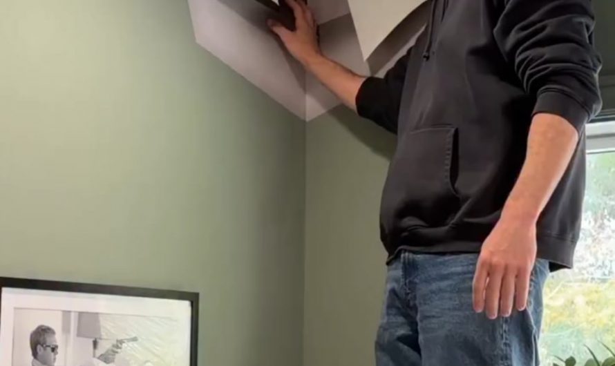 A ceiling art that looks like moving