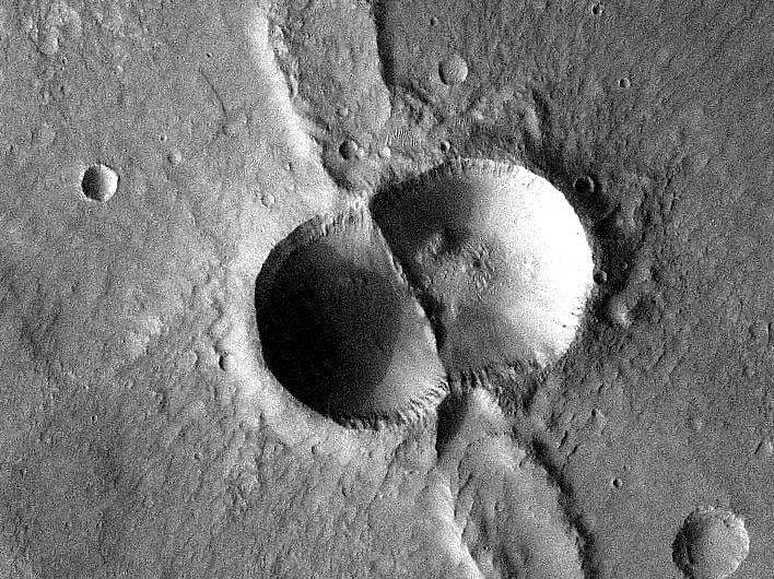 A dual crater from a meteorite that broke in two shortly before hitting the Martian surface.