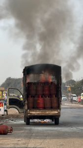 A fire broke out in a vehicle carrying gas cylinders.