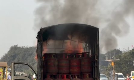 A fire broke out in a vehicle carrying gas cylinders.