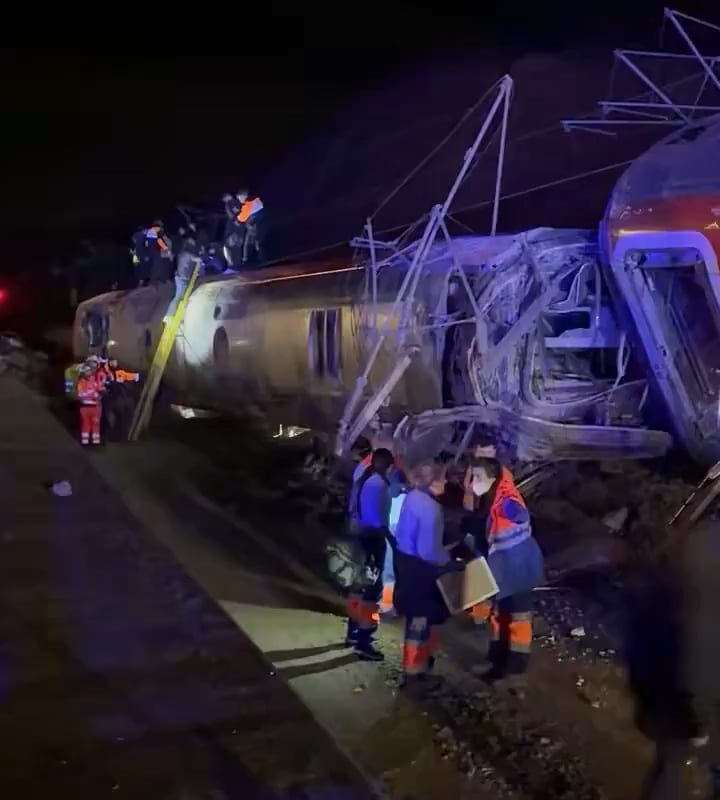 A high speed train has derailed in a straight line and hit in a front head collision another train in Spain - at least 21 dead