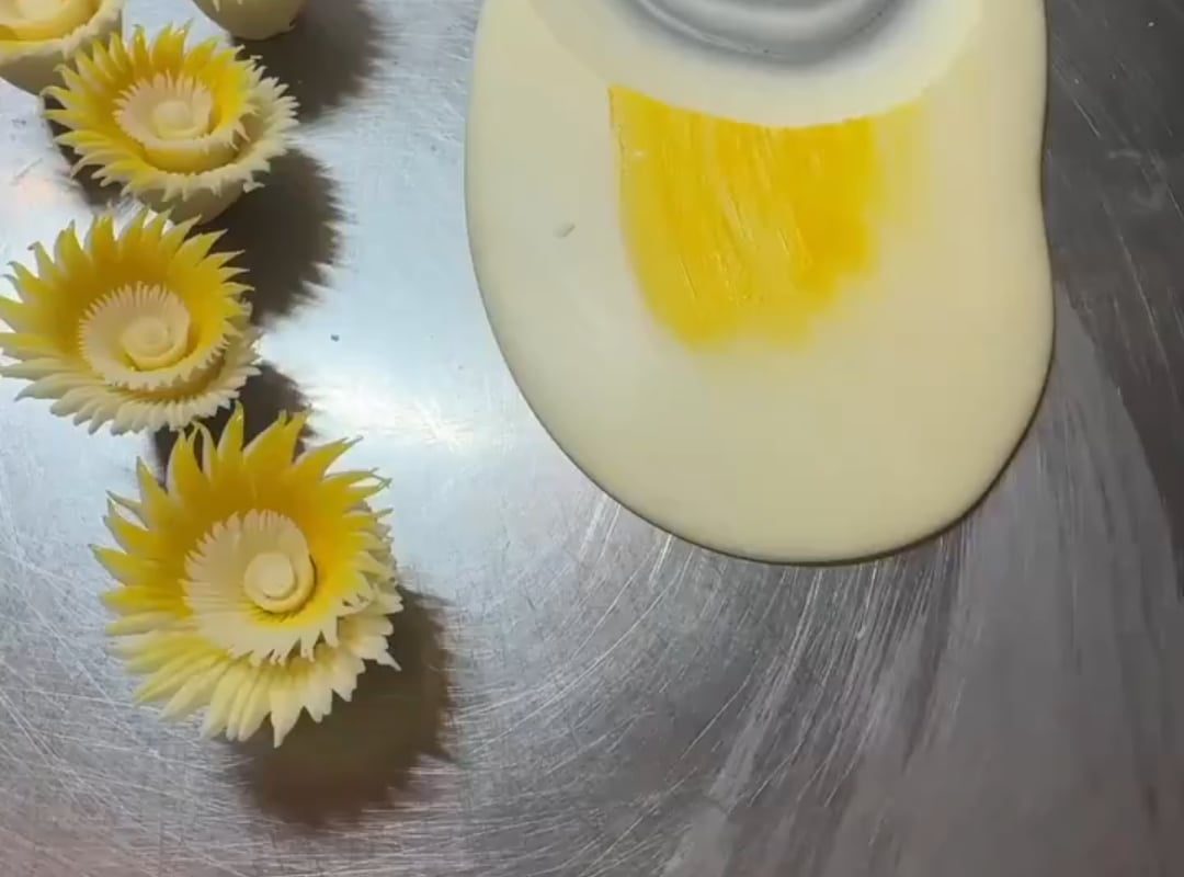 A satisfying process of making chocolate petals