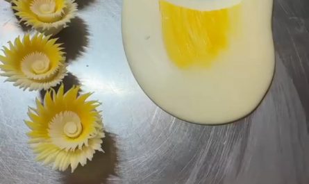 A satisfying process of making chocolate petals
