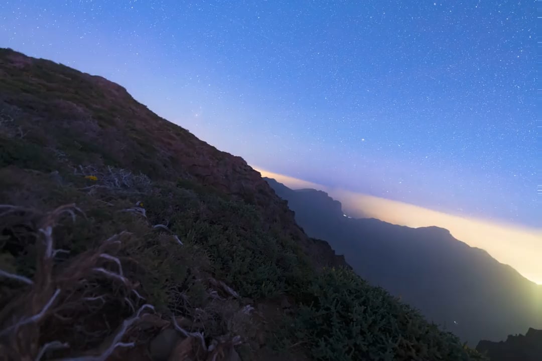 🔥 A stabilized 8-hour timelapse to show the Earth rotating