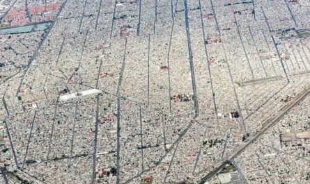 Aerial view of Mexico City (pop: 22 mil)