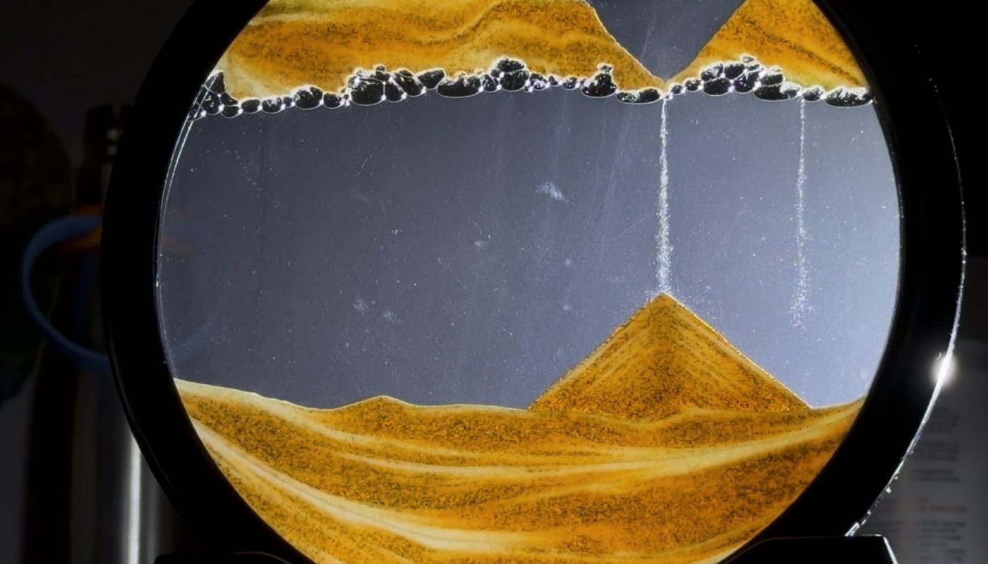 Air bubbles blocking the sand from rushing to the bottom