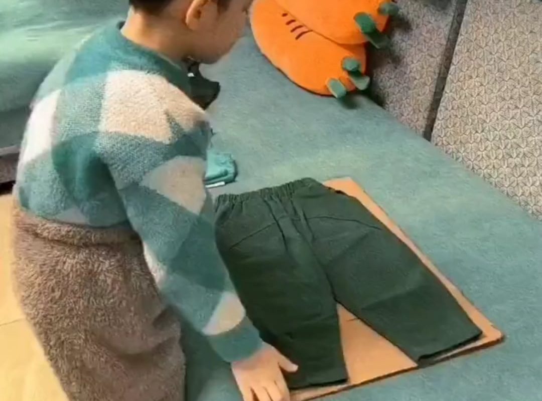 Amazing cloth folding hack...