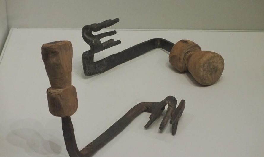 Ancient house keys from the Roman period found in the Cave of Letters, near En-Gedi