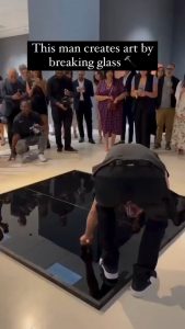 Artist Simon Berger deliberately cracks the glass to create an image through its fractured patterns. 🖼