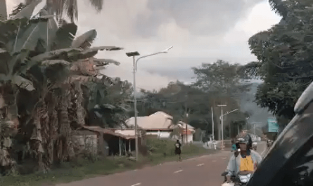 🚨BREAKING: Massive eruption at Indonesia’s Mount Lewotobi Laki Laki.   This is insane.