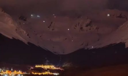 Bajada de Antorchas in Argentina 🇦🇷 — a spectacular torch-lit ski descent during winter festivities