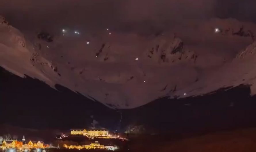 Bajada de Antorchas in Argentina 🇦🇷 — a spectacular torch-lit ski descent during winter festivities