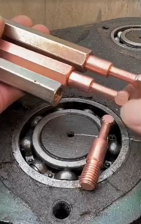Ball bearing puller at work