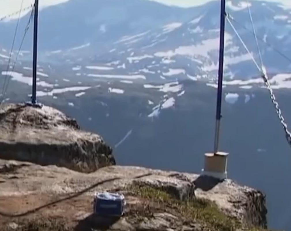 Base Jumping + Trapeeze bar