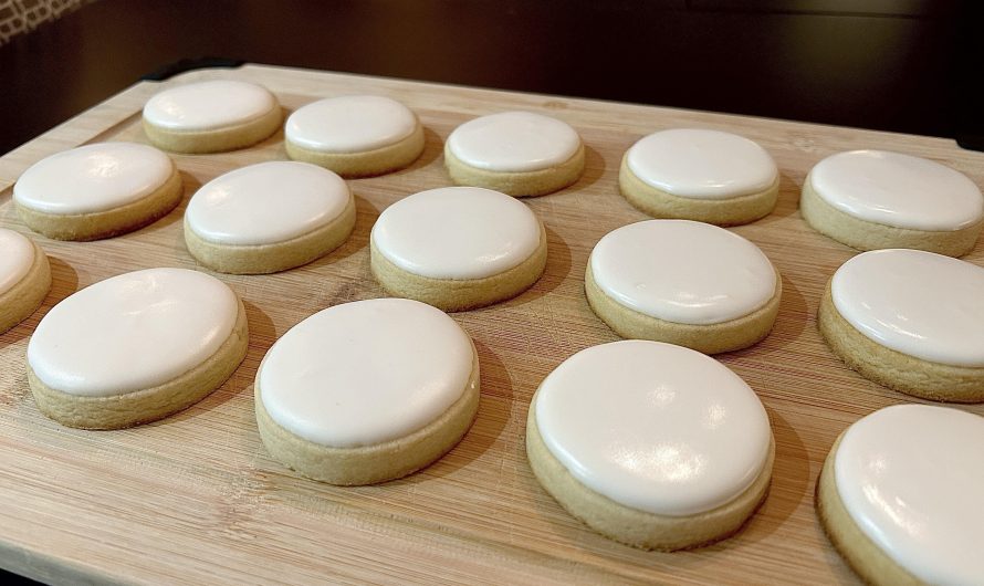 Base layer of icing on 15 sugar cookies